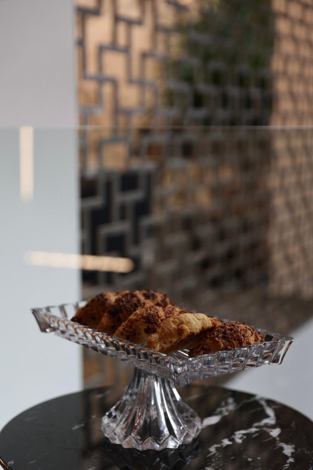 The Versailles Stand